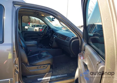 2011 GMC Yukon Xl 1500 Denali z USA, uszkodzony, nr VIN 1GKS2MEFXBR289379